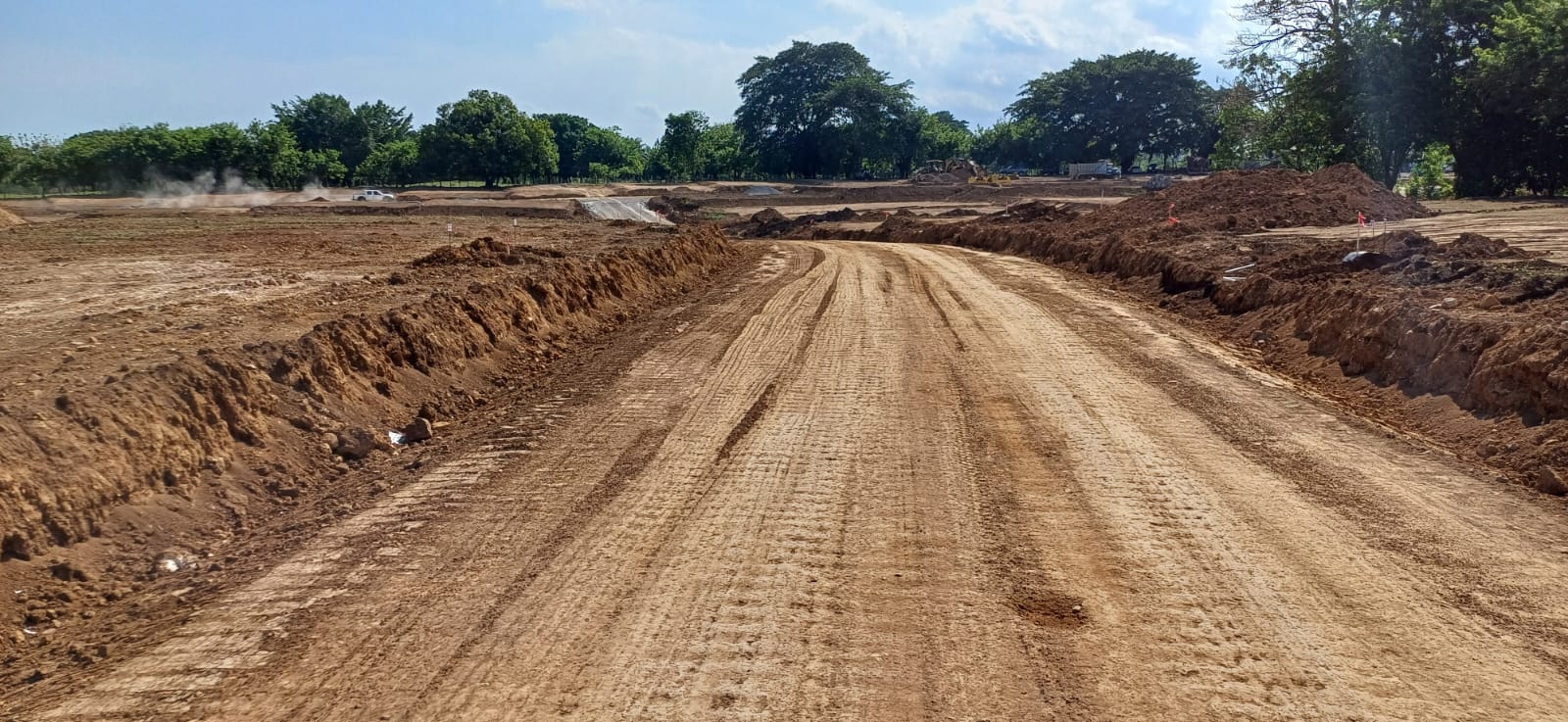 Initial Earthworks, Grading & Road Infrastructure Preparation — Volcán, Chiriquí.