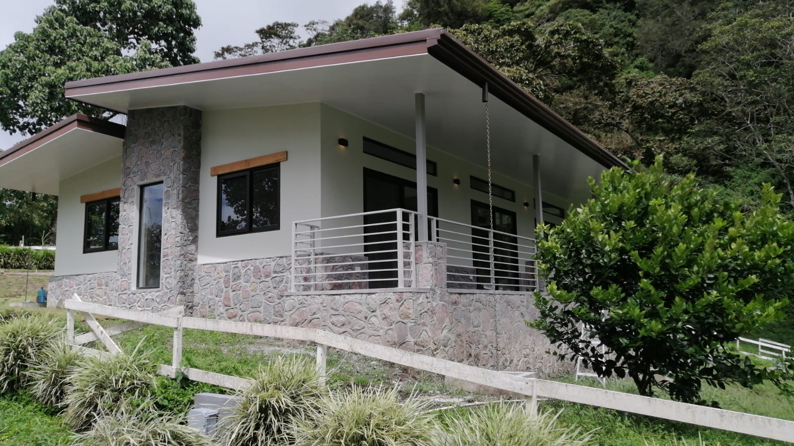 Concrete & Glass Residence — image 8